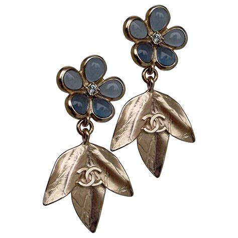 boucles d'oreille camélia Chanel